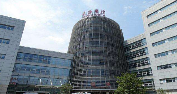 上海長海醫(yī)院口腔科倍受好評，有專業(yè)技術(shù)好的醫(yī)生，讓人放心就診！